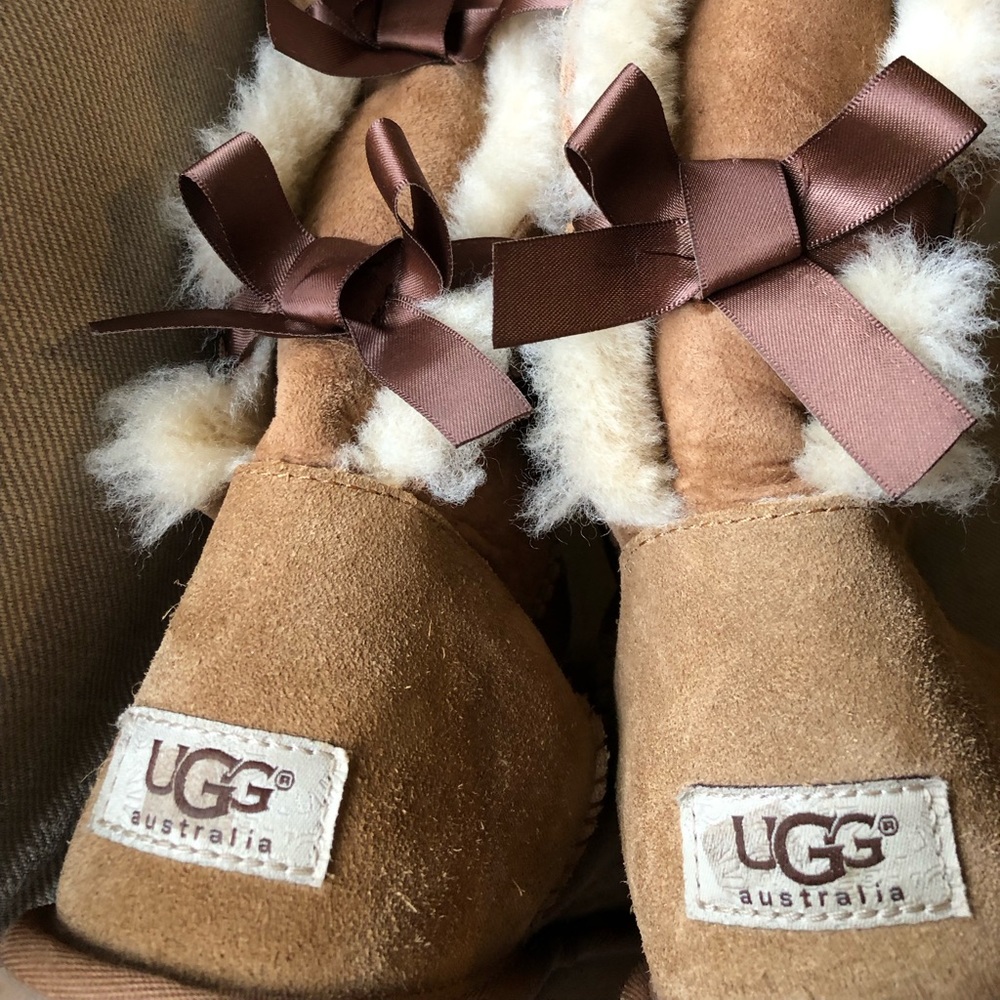 UGG tall Bailey bows, ladies size 9, great condition
